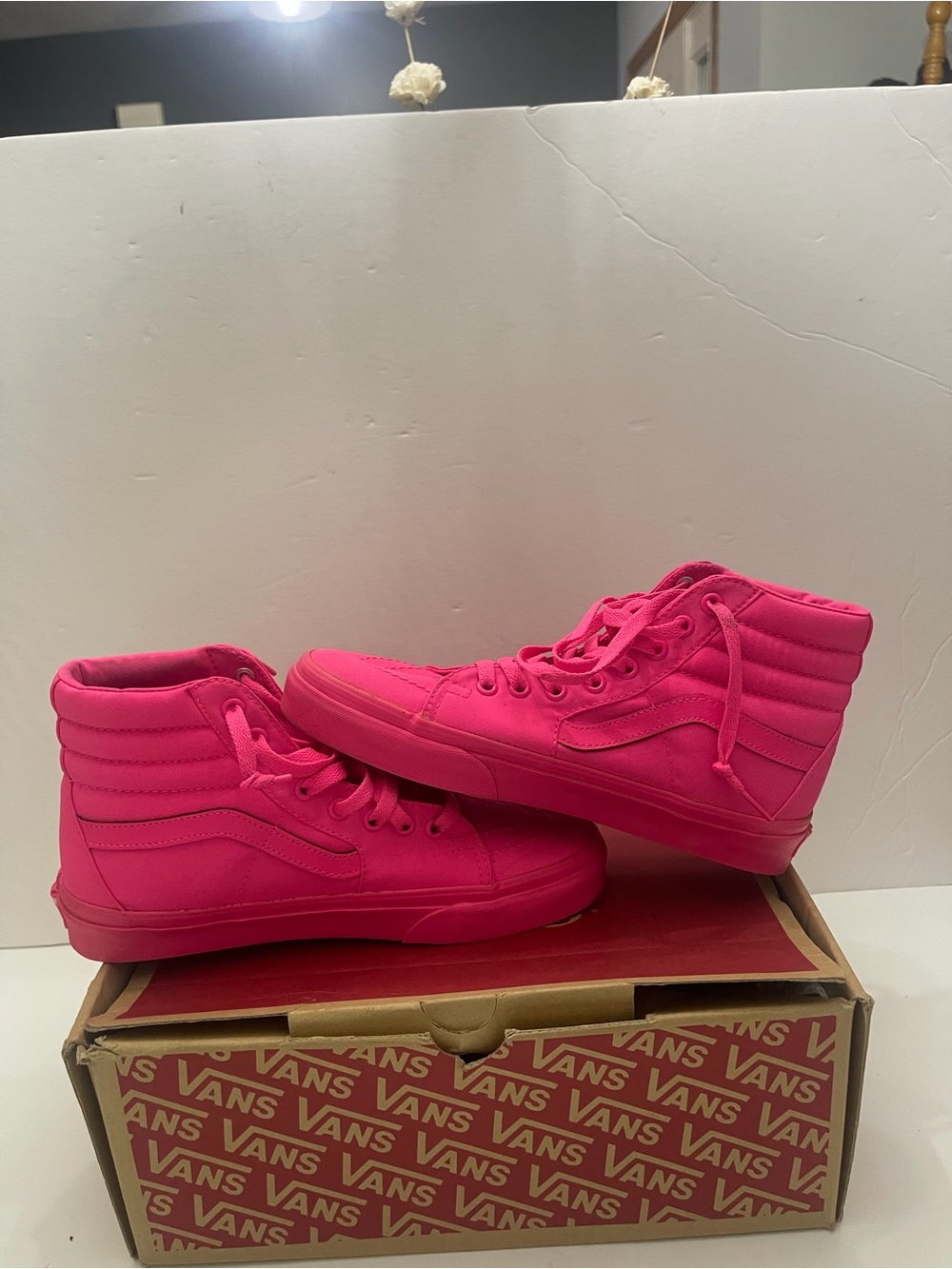 Vans Sk8-Hi Kids US Size 8 W Size M 6.5 Hi Top NEON PINK Skate Shoes Sneakers - Picture 2 of 8